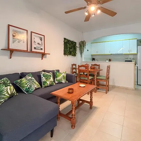 Three Bedroom Cozy In Apartment