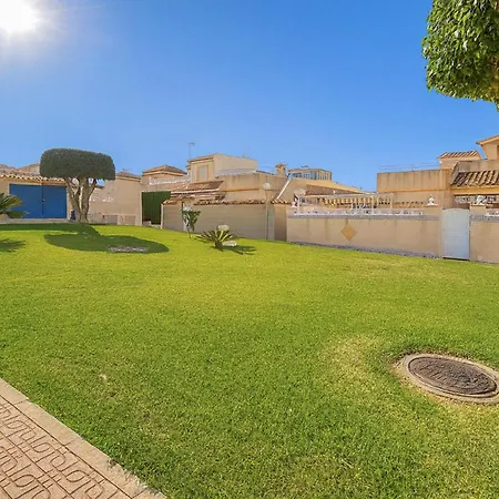 Three Bedroom Cozy In Apartamento Torrevieja